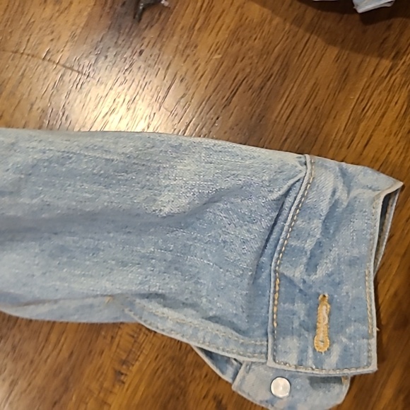 BDG women's small petite jean jacket. Like new - Picture 3 of 4